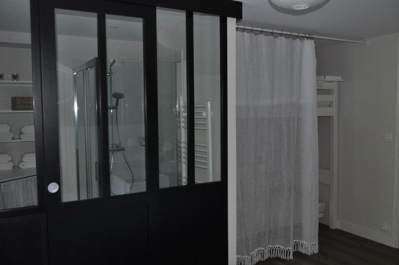 Au Rez De Jardin Hotel Cholet Exterior photo