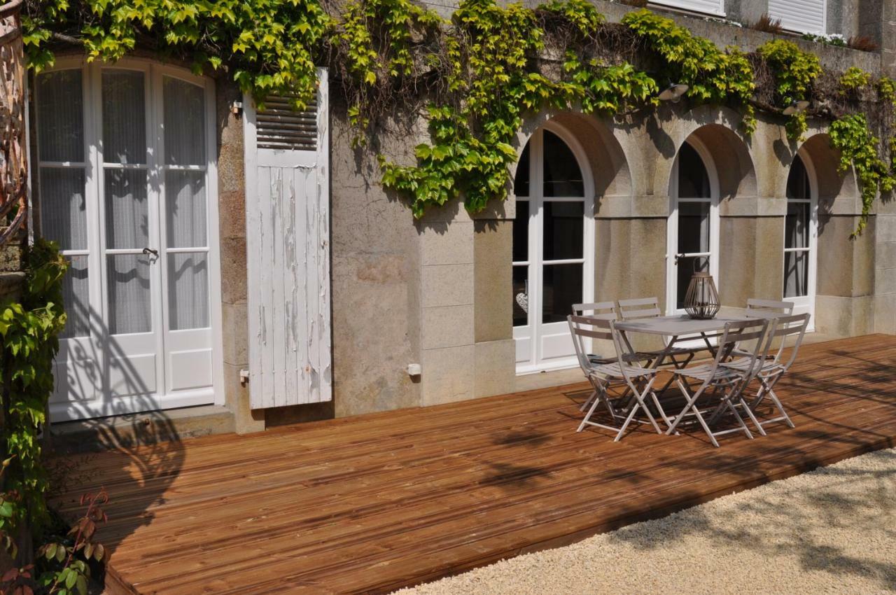 Au Rez De Jardin Hotel Cholet Exterior photo