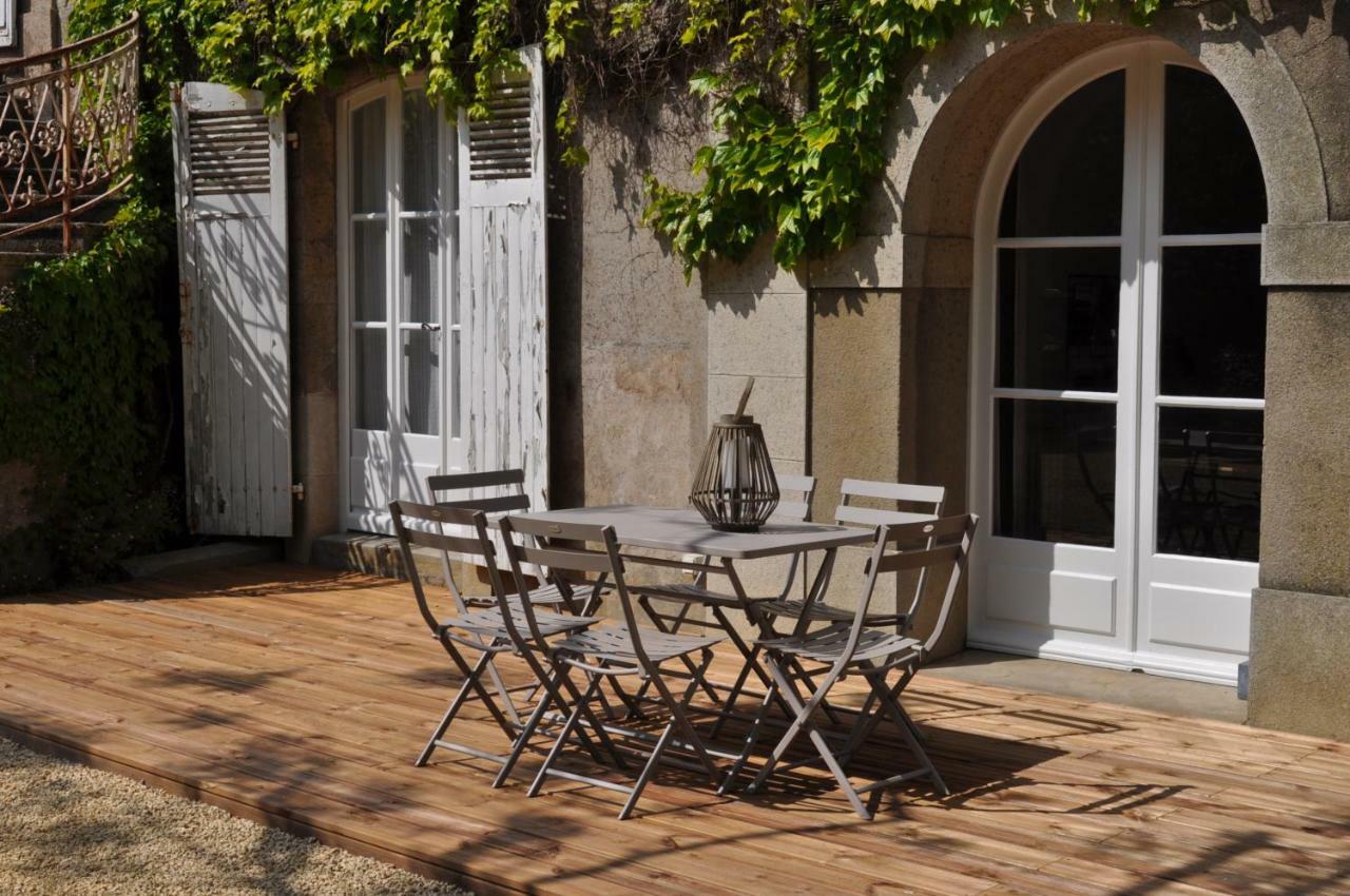 Au Rez De Jardin Hotel Cholet Exterior photo