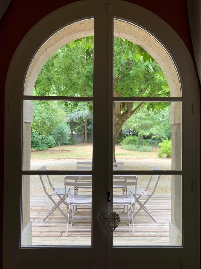 Au Rez De Jardin Hotel Cholet Exterior photo